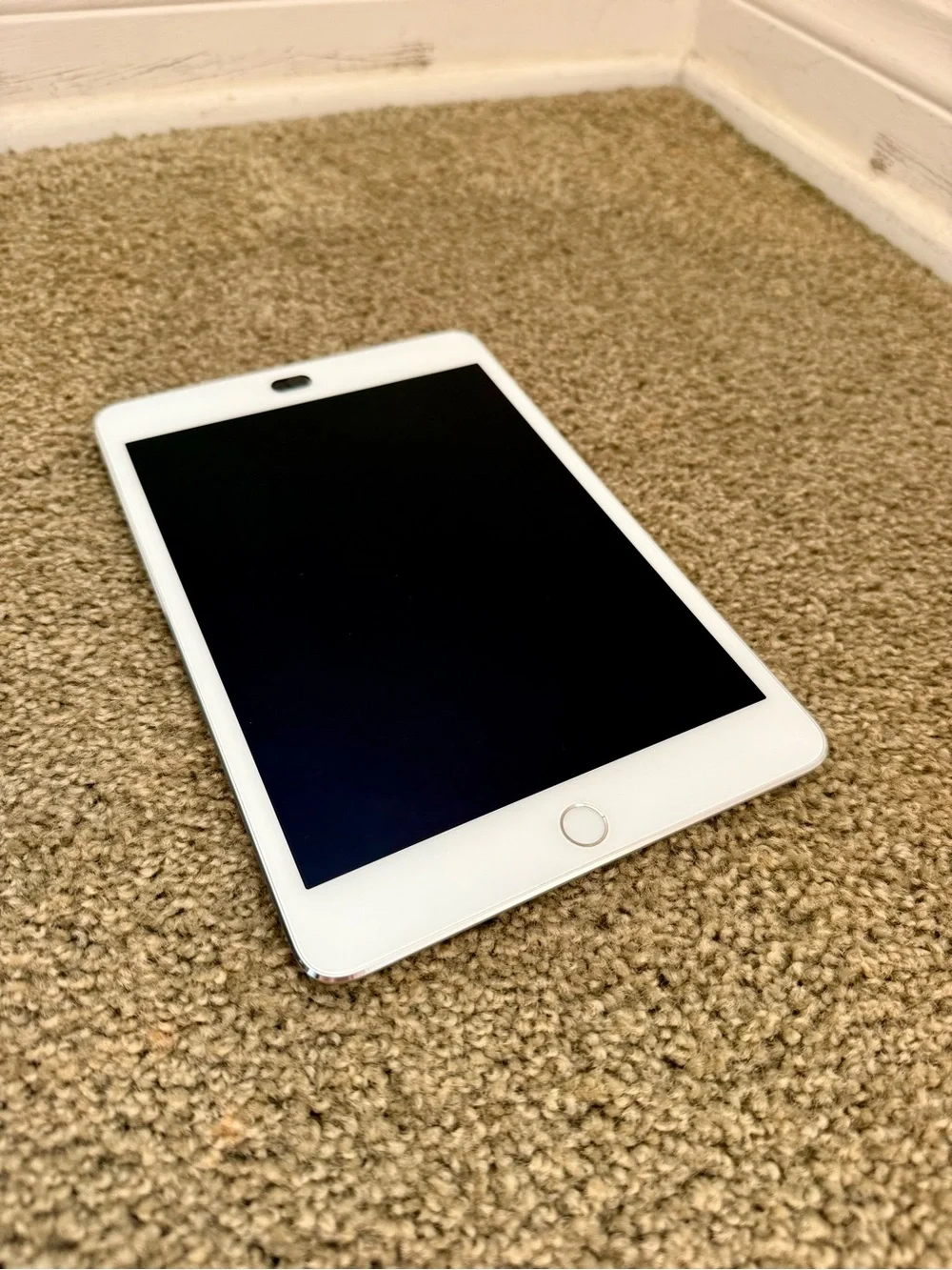 Apple iPad mini 4 Silver / White